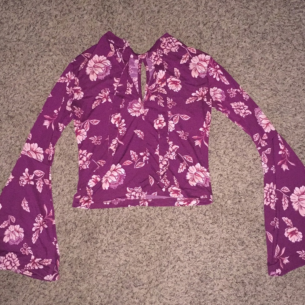 Rue 21 small neckline stringing tøp